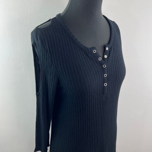 ChaSer True Black Top Henley Neck 3/4 Sleeve Double Cold Shoulder Sz Medium NEW - Picture 7 of 11